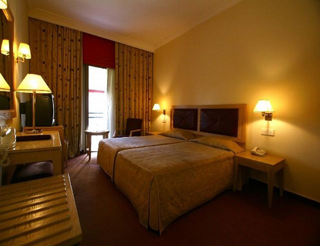 Curium Palace Hotel Limassol Eksteriør billede