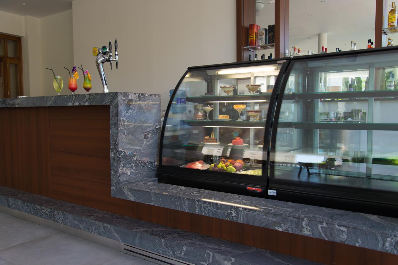 Curium Palace Hotel Limassol Eksteriør billede